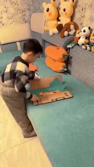 Simple shirt folding board made out of cardboard