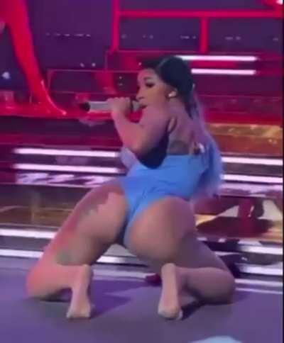 OnStage Slut