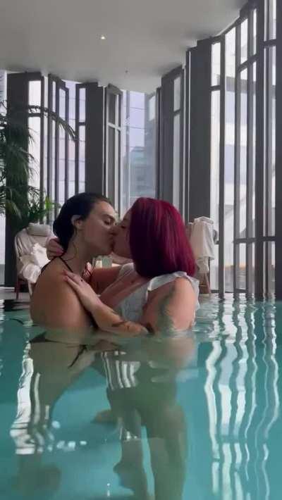 Lesbians in paradise