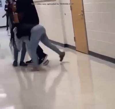 GIRL PEES HERSELF WHILE FIGHT