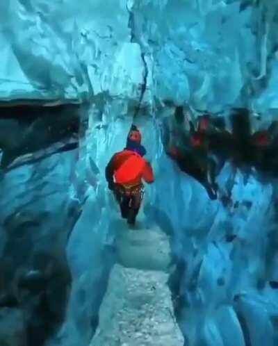 🔥 Ice cave in Iceland