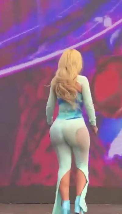 Iggy’s mAssive stage presence