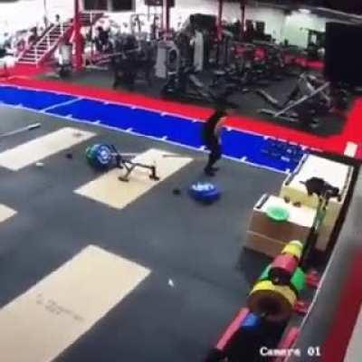 WCGW removing weight plates in wrong way.