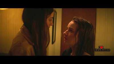 Kaitlyn Dever & Diana Silvers (Booksmart - Scene #1)