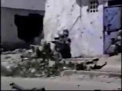 US Soldier getting sniped by Somali insurgent forces-1993 13th of January