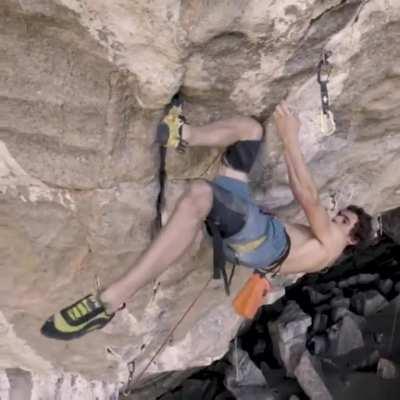 Pro climber uses a 'Knee-Bar' to bring blood back to his forearms