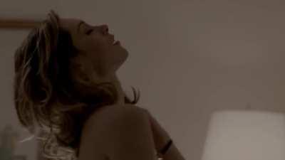 Juliana Schalch hot action in bed &amp;amp; bath in HBO Brazil series O Negócio (2013)