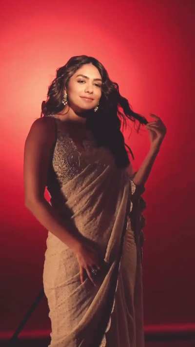 Mrunal thakur 