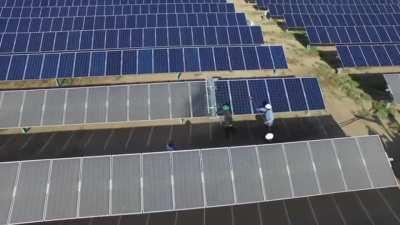 How solar panels are cleaned