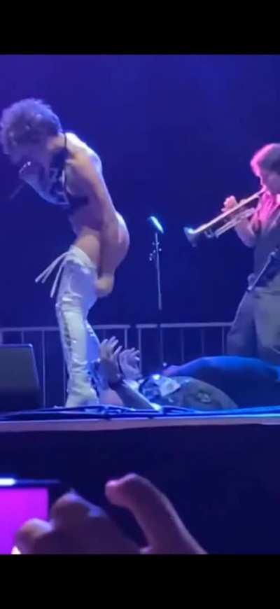 Sophia Urista pissing on a fan on stage