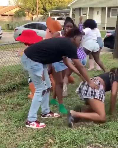 Kid didn't want to see his mom twerking during his birthday party..