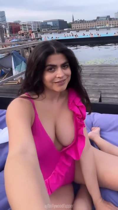 Shenaz Treasury almost had a nipslip. 