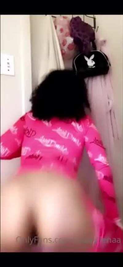 she throwing that lil booty