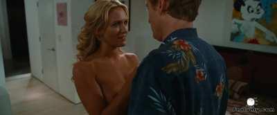 Nicky Whelan in Hall Pass