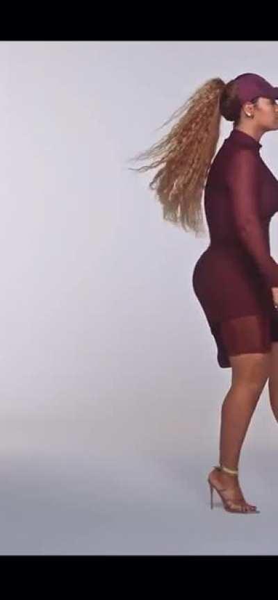 Beyonce bouncing her tits, I’m convinced that she knows she’s teasing the F out of us 🤣 it’s too seductive at this point