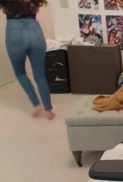 Poki Leaving the room and showing her backside