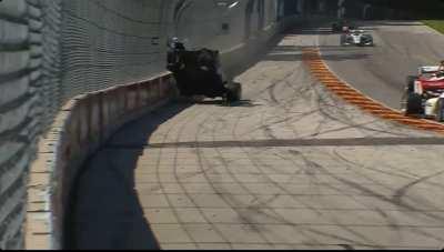 Bad accident at turn 5 in the Indy Lights Race