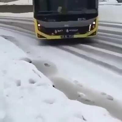 İETT Bus drifting in snow