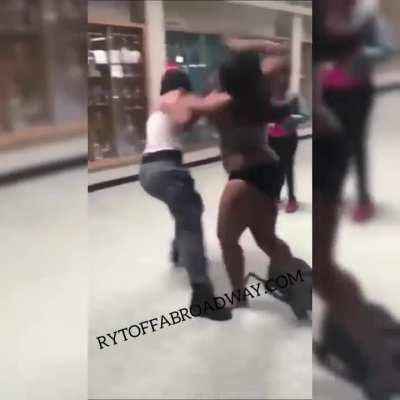 Epic Fist Fight Between Girls in the Hallway