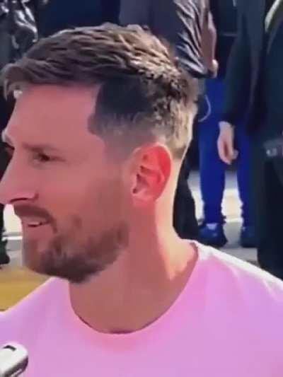 Messi's bodyguard is top tier and plays no games when it's time to protect the man