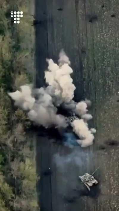 Russian tank runs into a mine somewhere near Kreminna