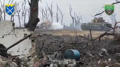 Ukrainian Bradley knocking out 3 pieces of Russian armor. Location and date unknown!