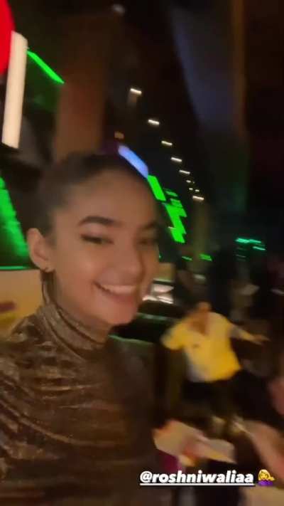 Anushka Sen dancing