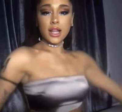 ArianaGrandeArmpits