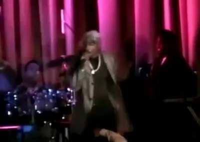 2Pac performing “Dear Mama” at the annual Death Row Records Mother’s Day Luncheon 💐