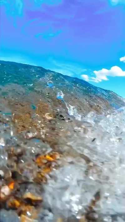 The incredible clarity of this wave