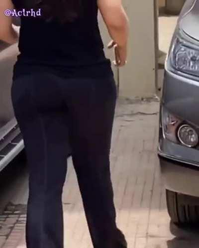 Kajol Mommy's ass is my fav