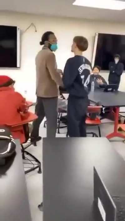 Fight between teacher and wannabe gangster student