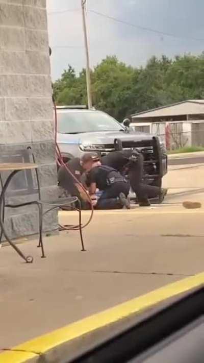 Police beat man in Mulberry, Arkansas