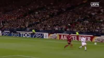 On this Day in 2002, Zinedine Zidane Scored an Amazing Volley for Real Madrid vs Bayer Leverkusen in the Champions League Final