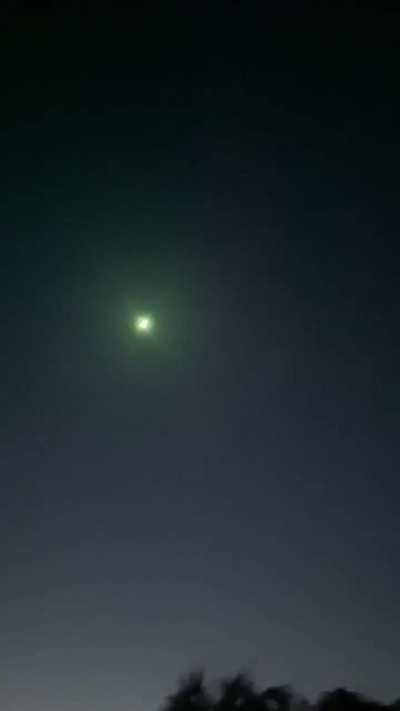 Green fireball flashed above Navarre, Florida last night.