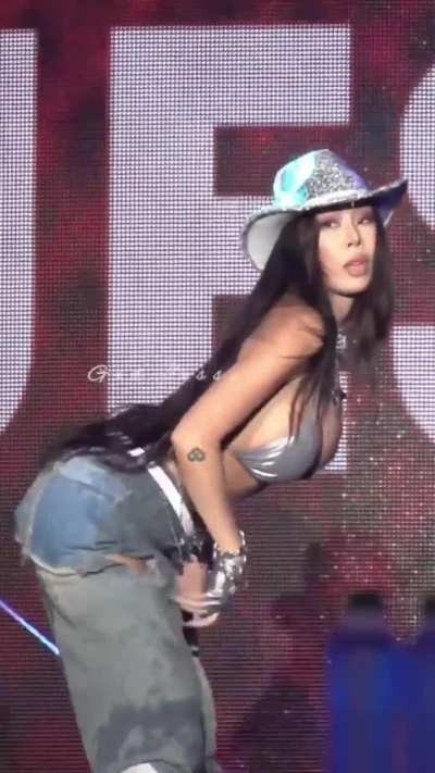 Jessi's new favorite twerk move