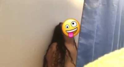 🇼🇸 girl plays in the shower