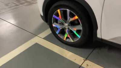 The way this car’s wheels reflect the light