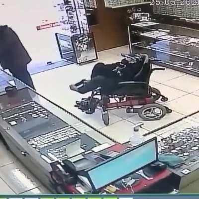 Man with no arms commits armed robbery