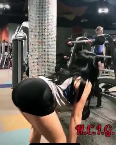 Ariel Winter working out in the gym