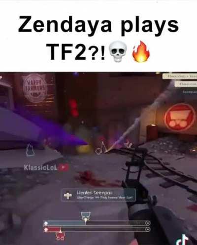 FAKE ZENDAYA PLAYS TF2?!?!