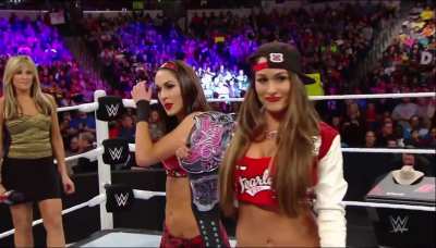 BellaTwinsBellaArmy