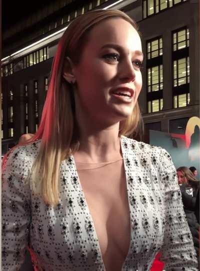 Brie Larson’s cleavage 