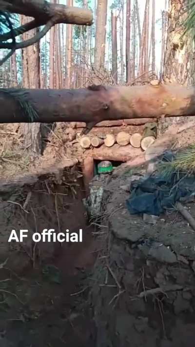 Ukrainian soldiers on alert in a defensive position on the Kreminna front.