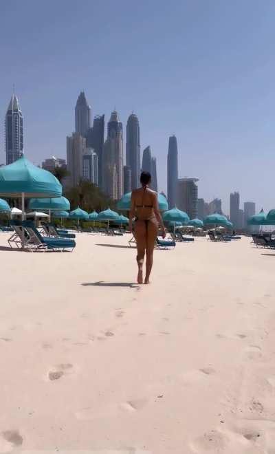 Waah re waah!! Dusky Chocolate Esha Gupta in a thong with her usual hoe shit on a beach of Dubai (ofc for obvious reasons). Vadwi ki dusky gaand chudega mast just for this hoe performance. Pathetic Kutiyaa!!