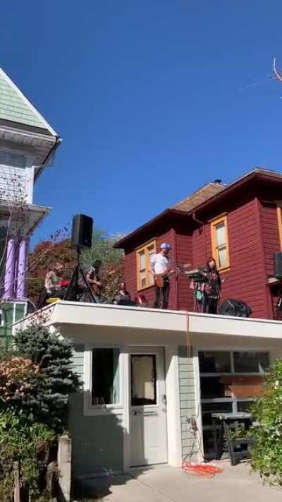 Random cool rooftop show in SE today