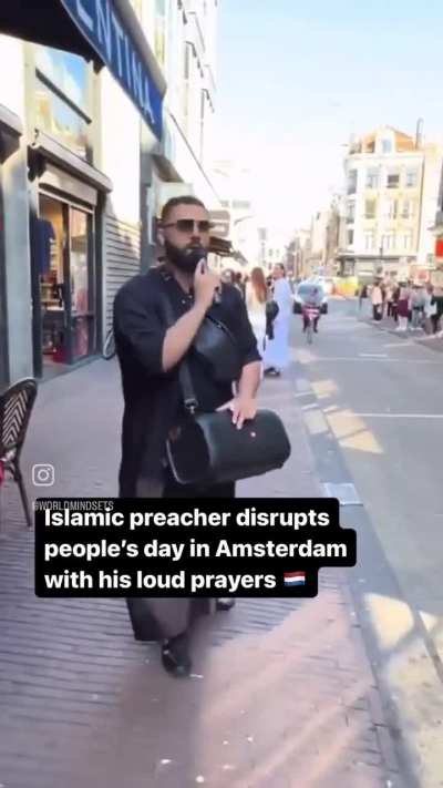 Islamic preacher disrupts people's day in Amsterdam with his loud prayers