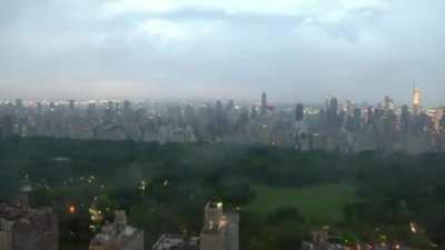 Lights coming back on in Manhattan after power outage