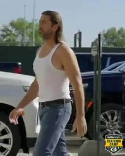 Aaron Rodgers arrives to training camp as Nicolas Cage from 'Con Air