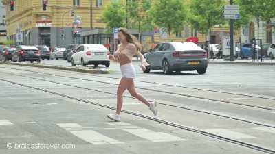 Bouncing out in the street !